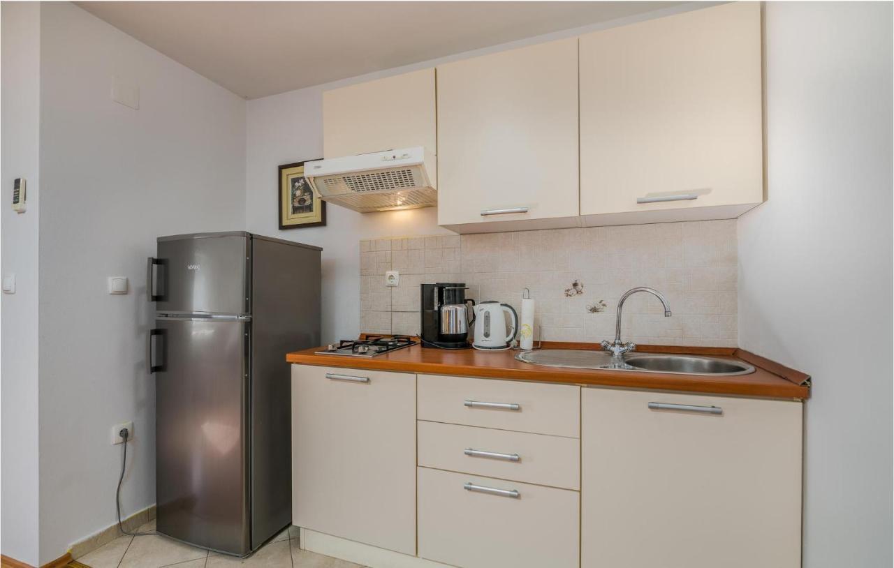 Nice Apartment In Malinska Dubasnica With Kitchen Экстерьер фото