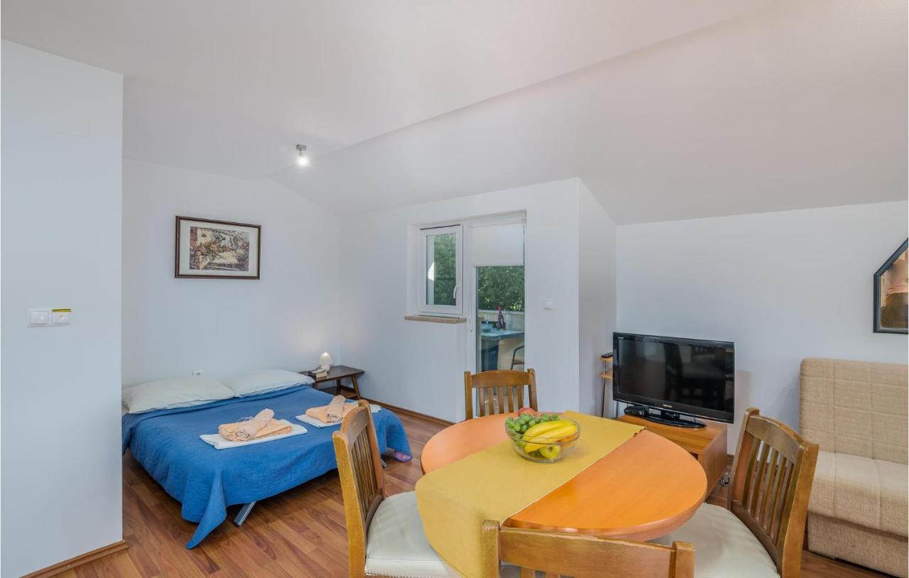 Nice Apartment In Malinska Dubasnica With Kitchen Экстерьер фото