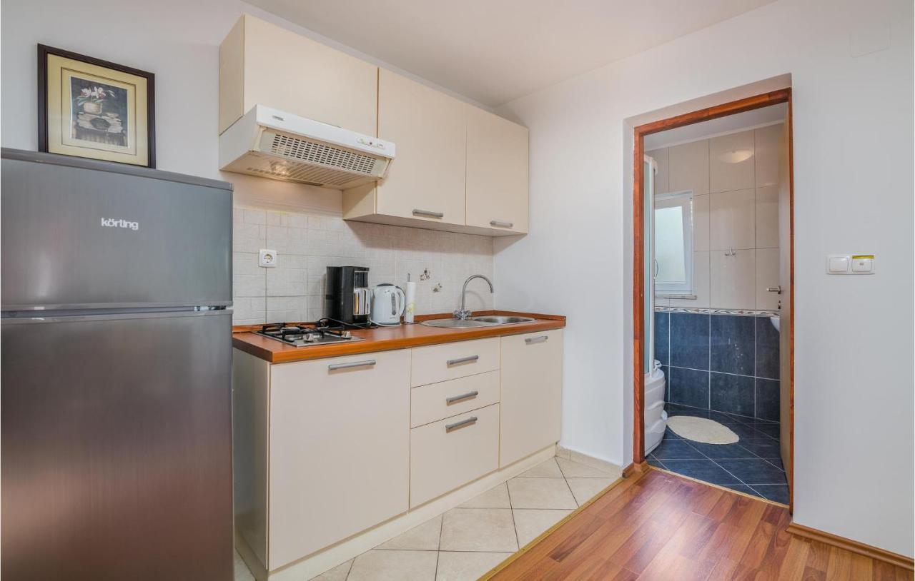 Nice Apartment In Malinska Dubasnica With Kitchen Экстерьер фото