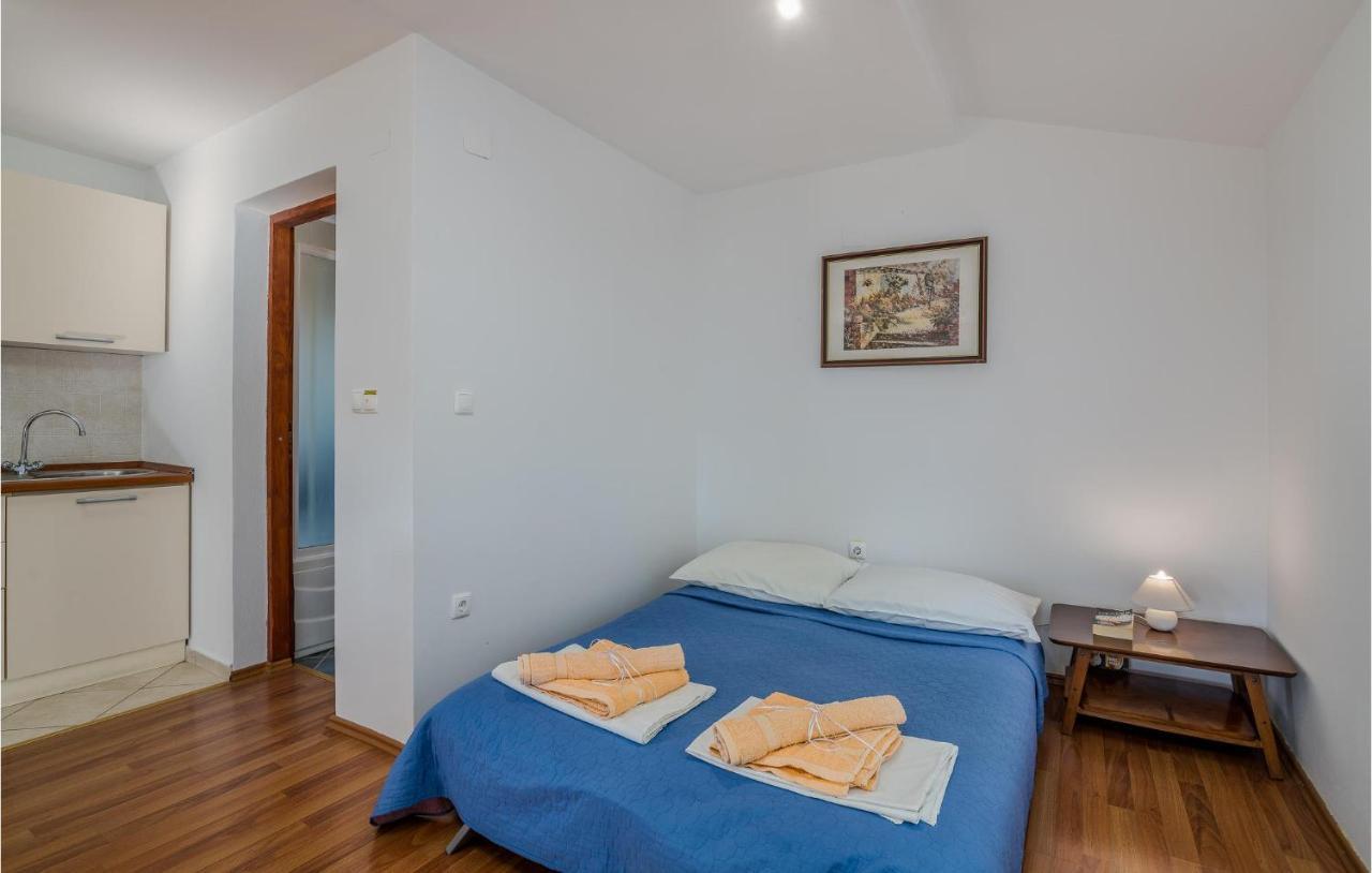 Nice Apartment In Malinska Dubasnica With Kitchen Экстерьер фото