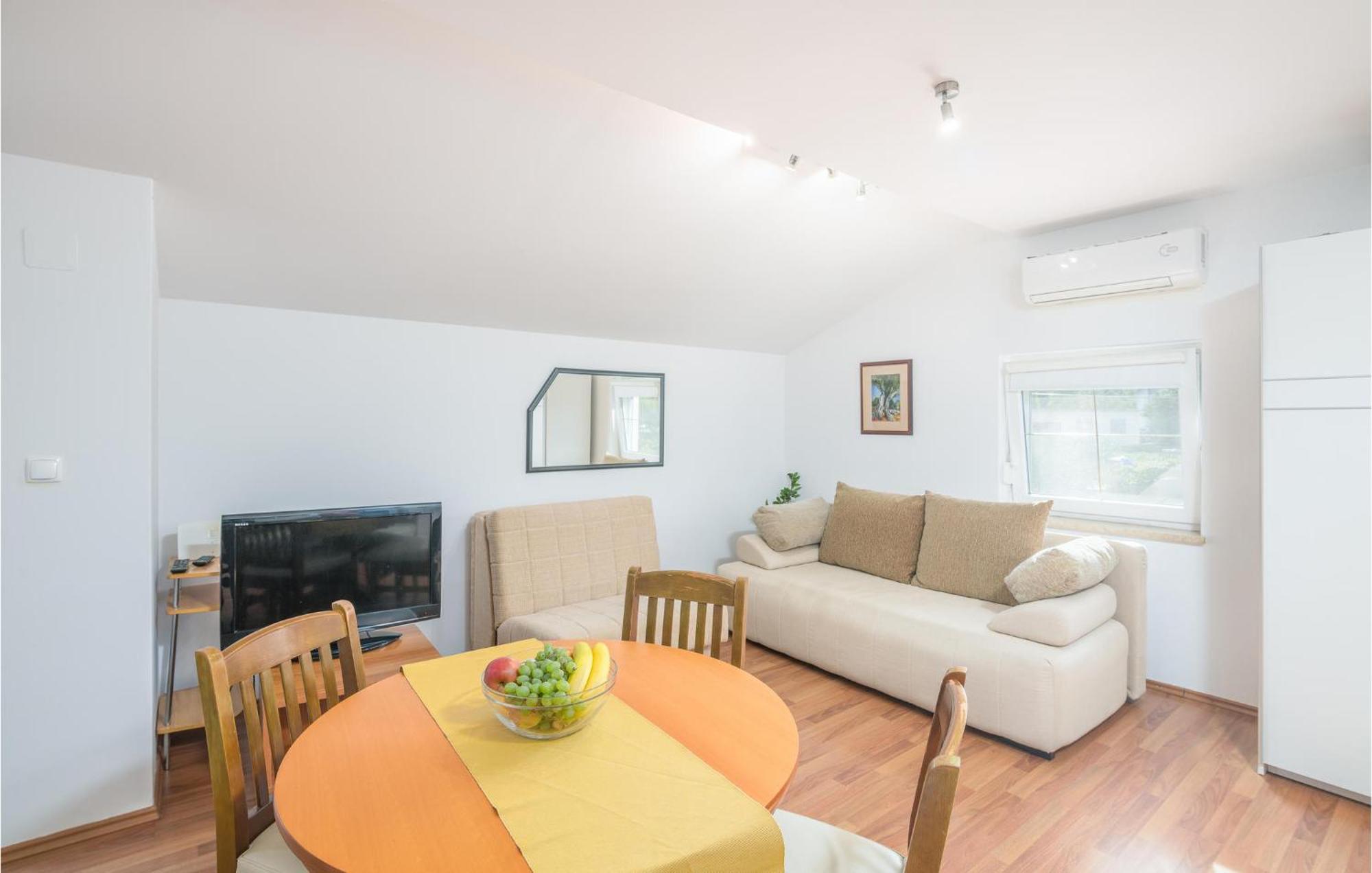 Nice Apartment In Malinska Dubasnica With Kitchen Экстерьер фото